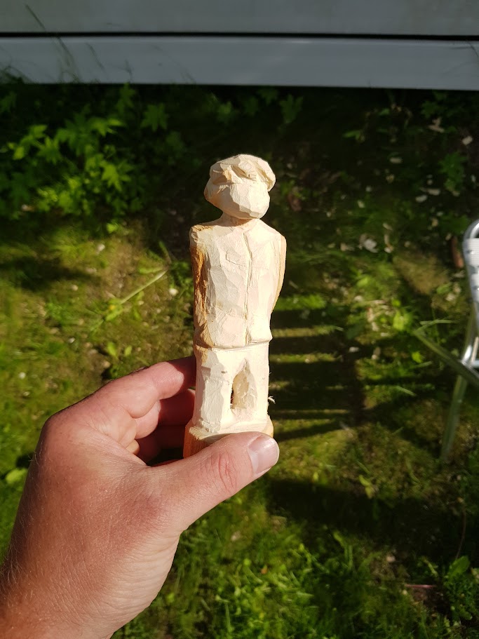Practising with a knife as a child, developing skills and imagination